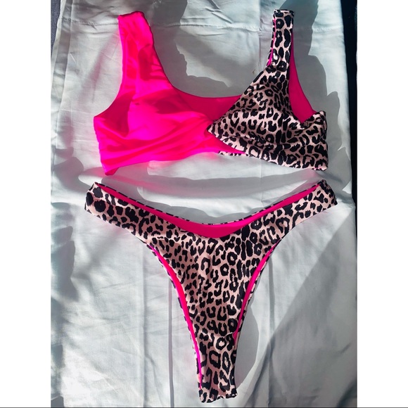 Bikini - Picture 1 of 2